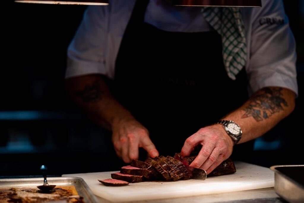 Big Bite Catering ab slicing beef